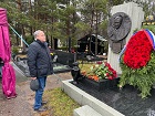 Ренат Сулейманов возложил цветы к могиле бывшего спикера Госдумы Геннадия Селезнева